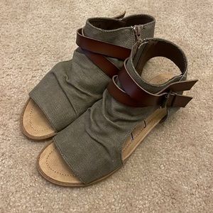 Women’s sandals